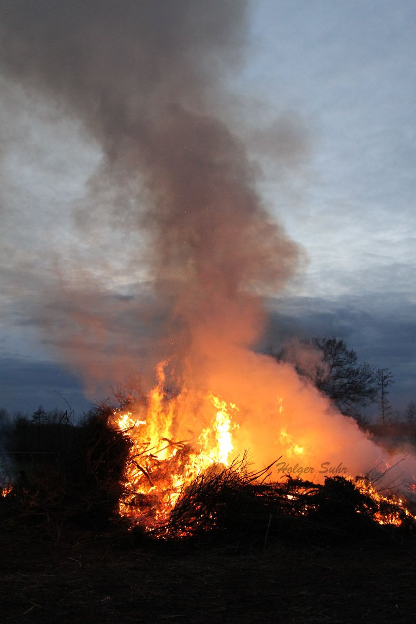 Bild 47 - Osterfeuer 2012